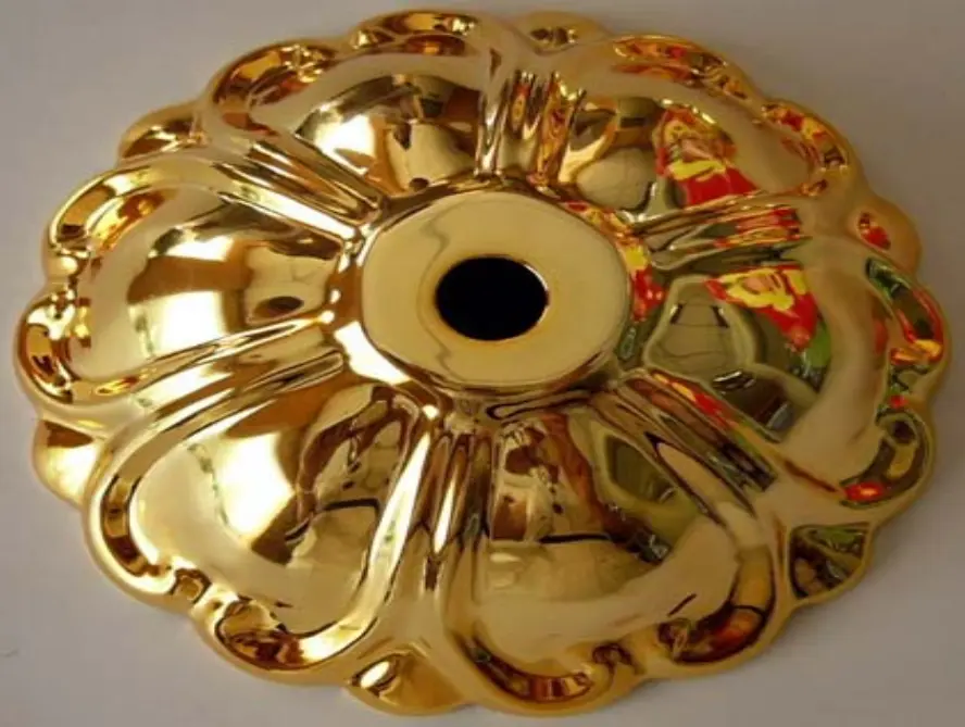 Metal component with a polished gold electroplated finish after chemical surface treatment