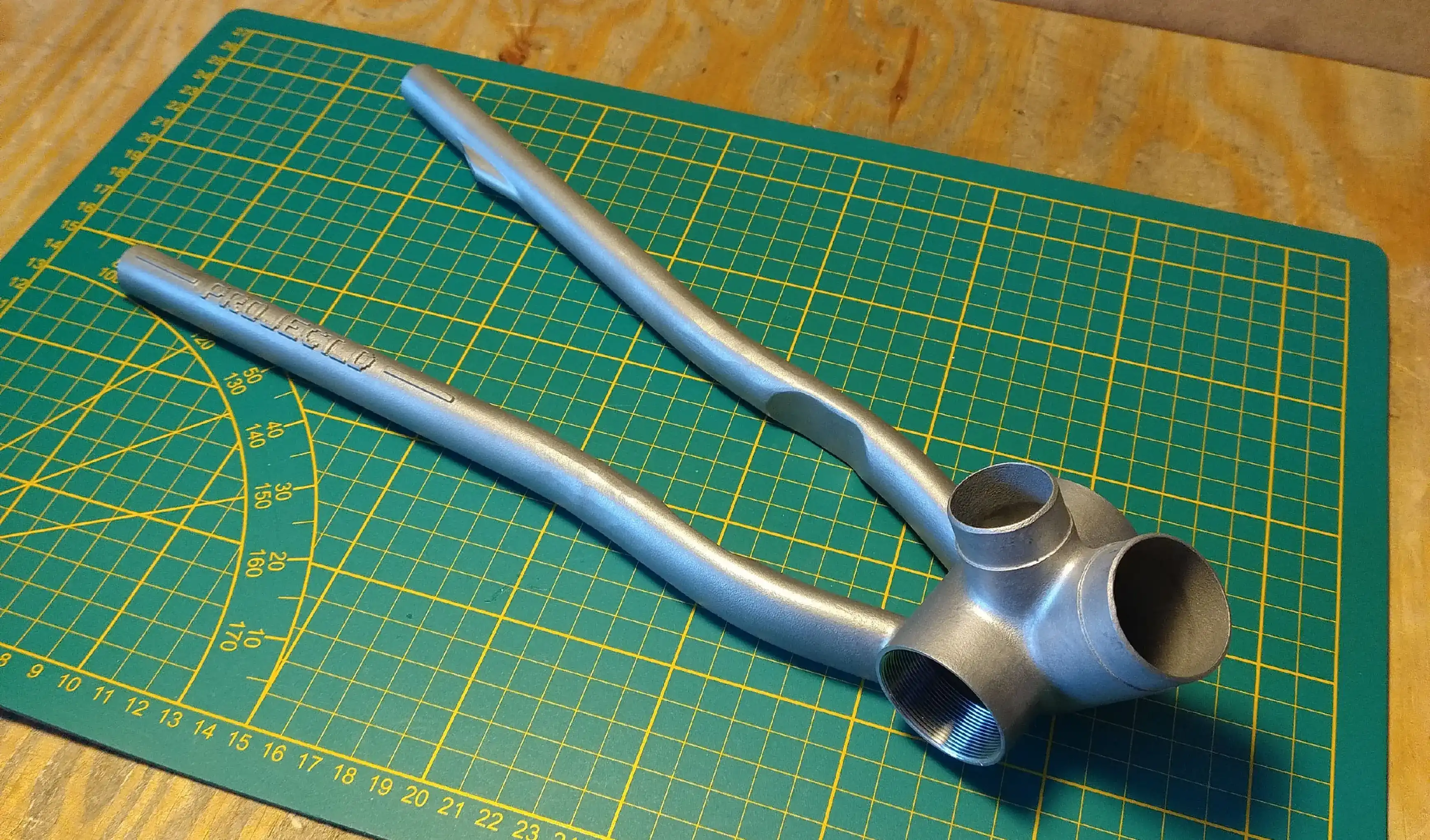 3D-printed titanium bottom bracket and chainstay components for a prototype gravel bike frame