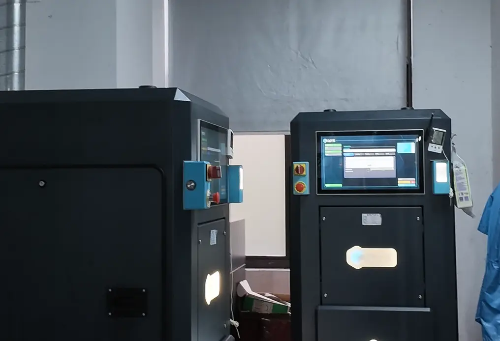 Vapor smoothing machine used for post-processing 3D-printed parts
